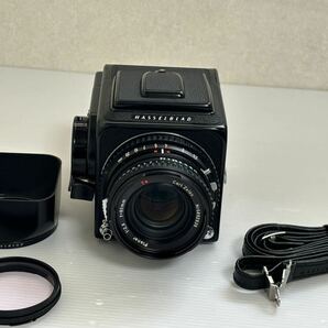 HASSELBLAD ハッセルブラッド 500C/M ブラック レンズ Carl Zeiss Planar 80mm 1:2.8 中判フィルムカメラ 純正ストラップ&フードの画像1
