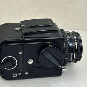 HASSELBLAD ハッセルブラッド 500C/M ブラック レンズ Carl Zeiss Planar 80mm 1:2.8 中判フィルムカメラ 純正ストラップ&フードの画像4
