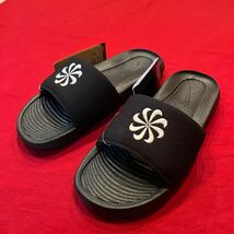  定価4,400円　27㎝　NIKE　ナイキ　サンダル　VICTORI ONE NN SLIDE　ビクトリーワン スライド　新品　黒　ベナッシ　BENASSI　_画像1