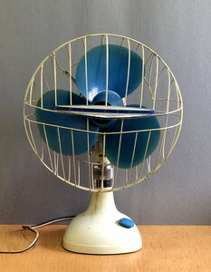 ※　日立　扇風機　AC　DESK　FAN　高さ50，3㎝　レトロ　アンティーク 即決あり