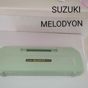 SUZUKI　メロディオン 鍵盤ハーモニカ　グリーン MX-32C MELODION