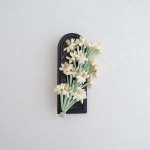[ new goods / regular price 1.9 ten thousand ] rough rule la fleur *mo The ik flower corsage white × black *. flower brooch (ac84-2403-169)[31D42]