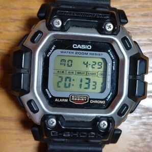 CASIO Gショック DW 8300 ガンダム中古状態良いです
