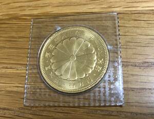 昭和61年 昭和天皇御在位60年記念 10万円 金貨 K24 純金 ２0g ブリスターパック入り 