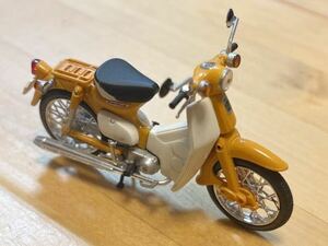 1/24スケールHONDA SUPER CUBスーパーカブ本田ホンダミニカーオートバイ　黄色　原付き　スクーター　原チャリ