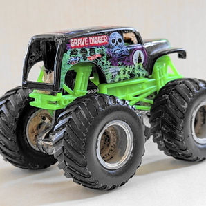 ◎モンスタートラック◎グレイブ ディガー GRAVE DIGGER 黒◎1/64 LOOSE ジャンク MONSTER JAM HOT WHEELS ホットウィールの画像2