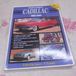 9U★／洋書 Standard Catalog of Cadillacキャデラック1903-2000 (James T. Lenzke)'00Krause ペーパーバックの画像1