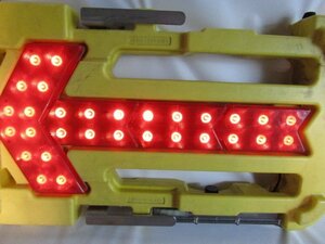 キタムラ産業 KAB-003 ソーラー式LED矢印板 矢印灯　　表示板　夜間灯　標識灯　 　土木　　建設業　交通標識　　工事中　　通行規制