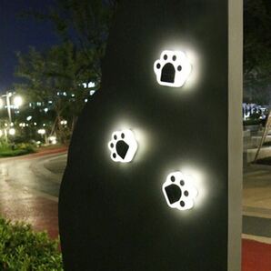 4個 セット 肉球 昼白色 ガーデンライト ソーラー充電 肉球型 自動点灯 防水 置き型 埋め込み式 壁面 LED 屋外 犬 猫 足跡 庭 玄関 イヌの画像7