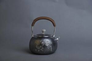  original silver guarantee large country .. structure . flower carving hot water . silver bin original silver made era thing work of art . tea utensils 