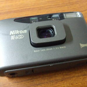 i259 Nikon AF600 28mm 1:3.5 Macro コンパクトフィルムカメラ ニコン 中古 本体 現状品の画像3