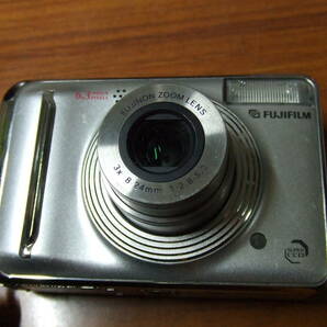 i409 FUJIFILM FinePix A600 富士フイルム デジカメ デジタルカメラ 単三電池駆動 中古 本体の画像3