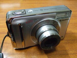 i409 FUJIFILM FinePix A600 富士フイルム デジカメ　デジタルカメラ 単三電池駆動 中古 本体