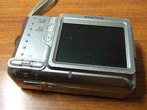 i409 FUJIFILM FinePix A600 富士フイルム デジカメ　デジタルカメラ 単三電池駆動 中古 本体_画像9