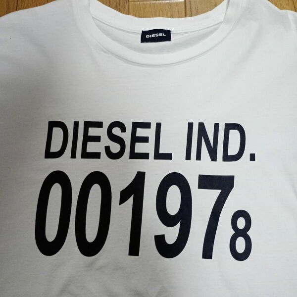 977。XLサイズ　Diesel Tシャツ 半袖 ロゴ Diesel 001978