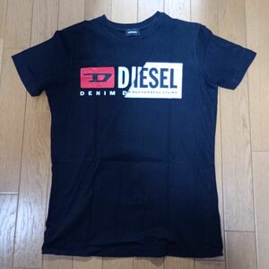 平日特価　773あ.XS　DIESEL DIEGO-CUTY ロゴ　半袖T