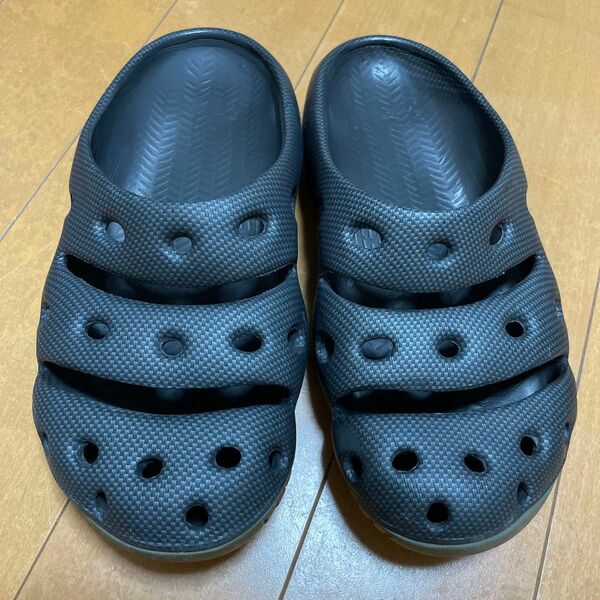 KEEN ヨギ 