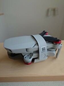 正規品　DJI 製マビックmini2　　ドローン　オプション品(本体ケース、補助脚、プロベラガ．ド)＋別売予備バッテリー2個付き