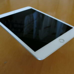 【美品】iPad mini 5 FiWi+Cellular 64GB シルバー SIMフリー 第5世代の画像4