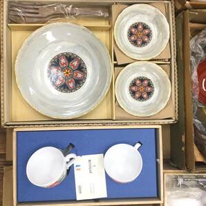 4個口発送【中古品】食器まとめ20 陶器 ガラス皿 硝子コップ 花器 汁椀 片手鍋 徳利猪口 塗食器 木箱入り 大量の画像6