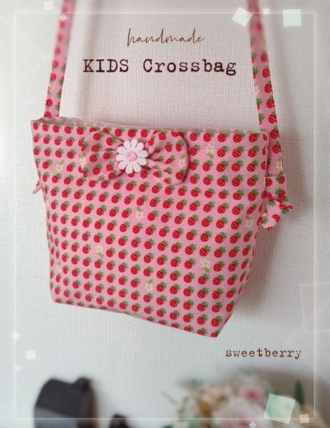 handmade☆°KIDS クロスバッグ☆° ピンク色 いちご柄 ポシェット