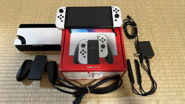 【美品】Nintendo Switch 有機ELモデル ホワイト 初期化 ニンテンドースイッチ