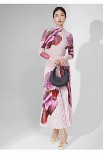 レディーストップス　プリーツ長袖シャツロングスカート2点セット　肌触り弾力通気性ドレープ性いい　素敵花柄 ピンク色(スカート着丈78cm)
