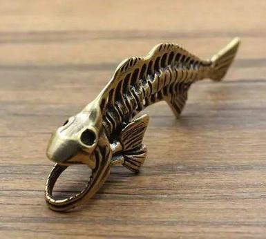 【置物オブジェ】魚の骨形　真鍮製　開運　金運　風水　アジアン雑貨　キーホルダー