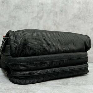 極美品●TUMI トゥミ アルファ 2 ショルダーバッグ オーガナイザー ビジネス トラベル 斜め掛け メンズ バリスティック レザー 本革 多機能の画像4