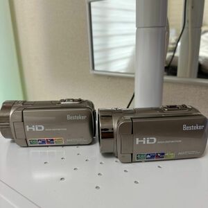 Besteker【本体2台】ハンディカム ビデオカメラ充電器1個付き。FULL HDポータブルビデオカメラ2400万画素