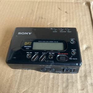 52 レタパ520円発送　中古　ジャンクSONY TCD-D8　デジタルオーディオテープレコーダー　