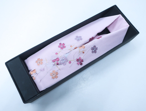 《京都一輝堂》【着物】 和装小物 半衿 刺繍 衿 桜柄 24W-31