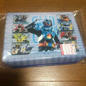 しまむら　仮面ライダーガッチャード　お片付けBOX バンダイ　tシャツ