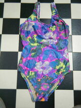 Nikki　女性水着ワンピース　サイズ9M　D5793　紫系花柄　全体にネット_画像1