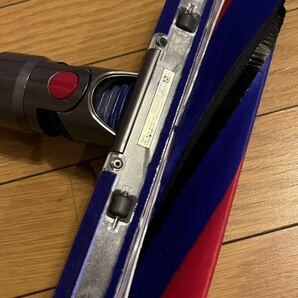 【中古品】 dyson V8 slim Fluffy+ 動作確認済 コードレス スティッククリーナー SL10Kの画像8