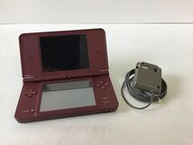 ○営NI078-A9S60【埼玉発】NINTENDO DSi LL ワインレッド UTL-001 ゲーム機 任天堂 ※通電・初期化済み※箱無し・充電器付き ニンテンドー _画像1