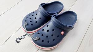 【送料無料】未使用品　クロックス／crocs　M9／W11 