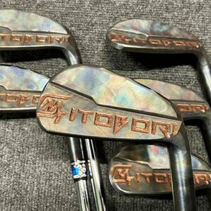 唯一無二の彫刻デザイン！ ITOBORI VERSION3 IRON ヴィンテージカッパー #5-PW(6本セット) アイアン Dynamic Gold 120 S200 中古・美品の画像1