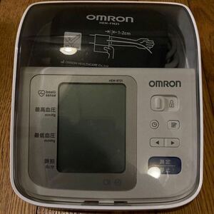 OMRON オムロン 上腕式血圧計 血圧計 自動電子血圧計 自動血圧計 HEM-8731 ホワイト 本体　腕帯　のみ　美品