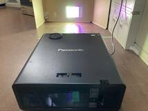 Panasonic PT-D21K 大型DLPプロジェクター 動作確認済 リモコン付属 レンズ(ET-D75LE3)付属 ランプ使用時間:7,480h 管理番号E-2172_画像2