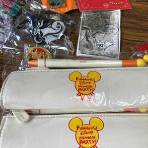 ディズニーグッズ ピンバッジ/缶バッジ/ダッフィーキーホルダー等 おまとめ未使用多数 Disney ミッキーマウス 55点以上の画像8