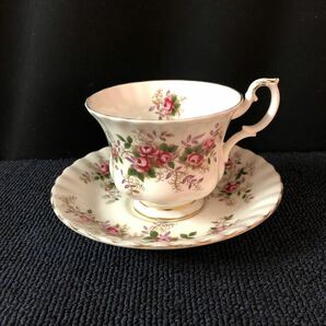 【中古品】ROYAL ALBERT ロイヤルアルバート カップ ソーサー 花柄 モスローズ 洋食器 O100の画像1