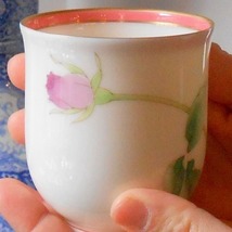 香蘭社 ブライトローズ ペア湯のみ 240ml 有田焼 日本製 華やかな一輪の薔薇のデザイン ピンクとグリーンが美しく上質な白磁に映える_画像3