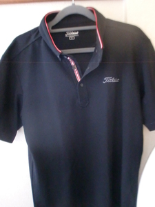  Titleist polo-shirt with short sleeves black collar around red .