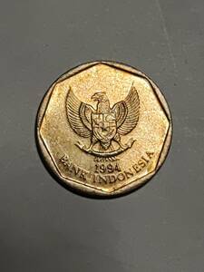 ★インドネシア　100ルピア　アルミ青銅貨　1984年