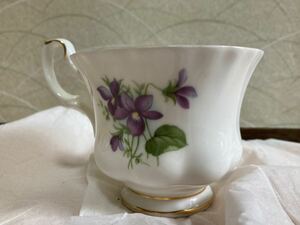 アンティーク？骨董品？ROYALALBERT？マグカップ ？コーヒーカップ？ティーカップ ？カップ ？汚れありです。