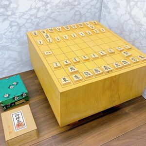 本格将棋セット　脚付き五寸　天地柾目　将棋盤　御将棋駒　特選　黄揚黒彫　山一作　