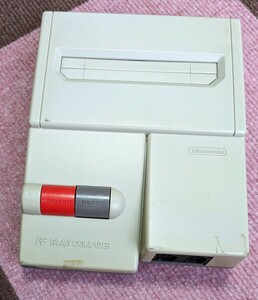 3517【起動確認済み】 ニューファミコン　任天堂　NEWファミコン　本体のみ　同梱不可　簡易清掃済み　破損あり FC ゲーム機