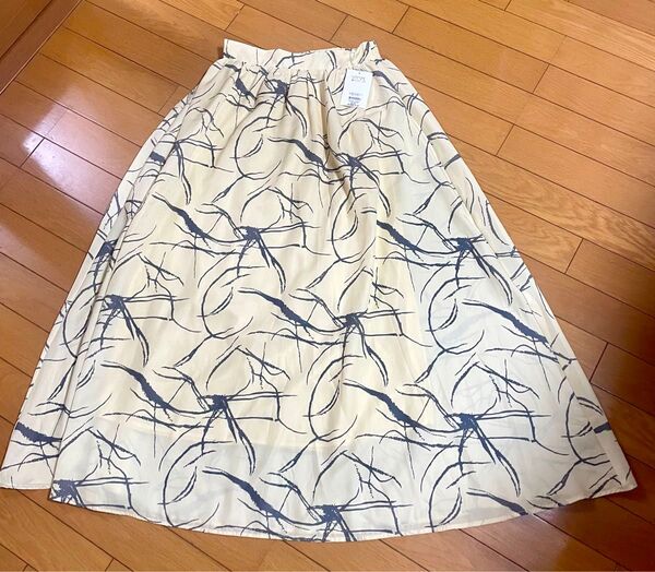 新品タグ付!ナチュラルクチュールのスカート