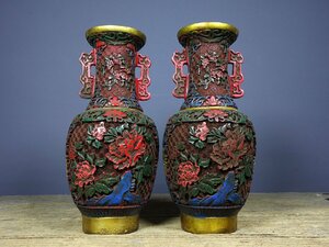 ◆古風堂◆中国 花瓶 一対 彫刻 花富貴 雙耳對瓶 漆器 サイズ：11cm*11cm*25cm*2 重量：0.9kg*2